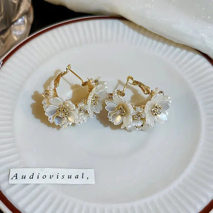 KOREAN - NEW EXQUISITE FLOWER SPLICING EARRINGS TEMPERAMENT - SIMPLE FASHION VERSATILE EARRINGS