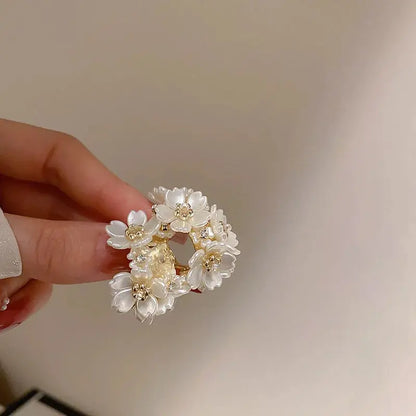 KOREAN - NEW EXQUISITE FLOWER SPLICING EARRINGS TEMPERAMENT - SIMPLE FASHION VERSATILE EARRINGS