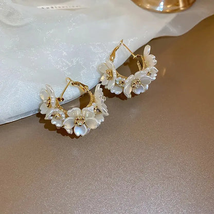 KOREAN - NEW EXQUISITE FLOWER SPLICING EARRINGS TEMPERAMENT - SIMPLE FASHION VERSATILE EARRINGS